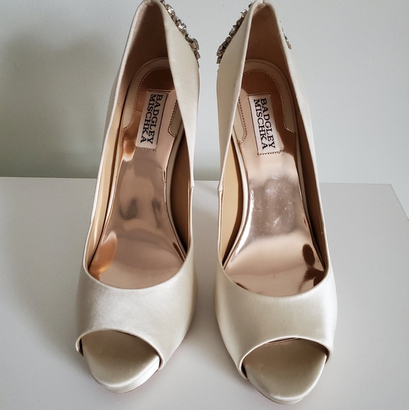 Badgley Mischka Kiara Ivory heels NWOB - Picture 4 of 6